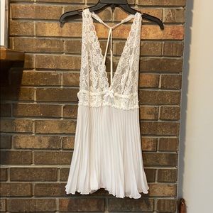 Lace and pleats nightie